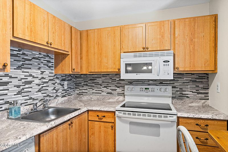 4th image of 19 Kensington Square