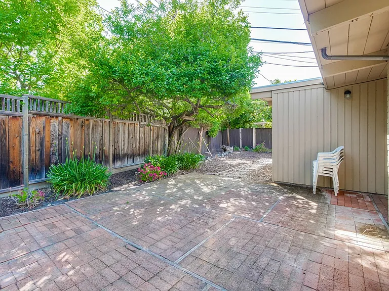 485 Emmons Dr — Photo 46