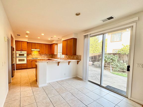 4th image of 814 Dederick Ct