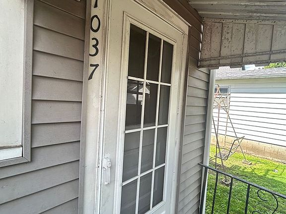 2nd image of 1037 Lake Ave #1/2