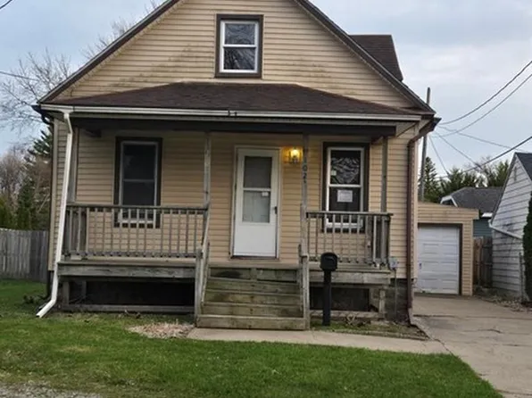 102 Nebobish Ave, Essexville, MI 48732