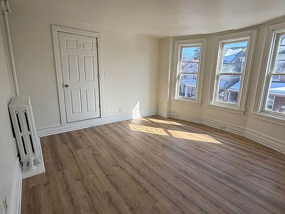 4th image of 301-305 N York St #303-B