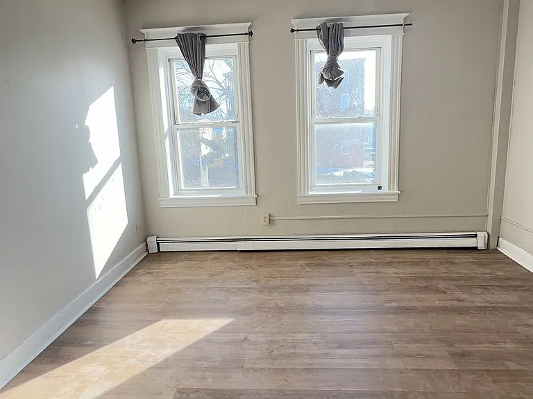 528 Union St #3R — Photo 2
