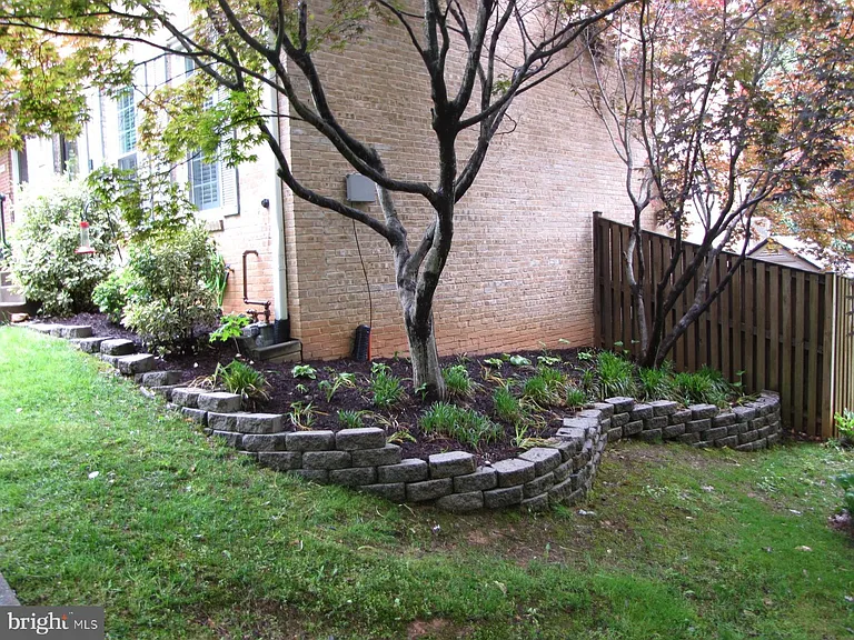 9031 Blarney Stone Dr — Photo 20