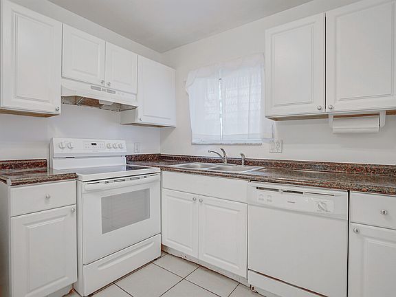 5th image of 200 Waterway Dr S APT 103