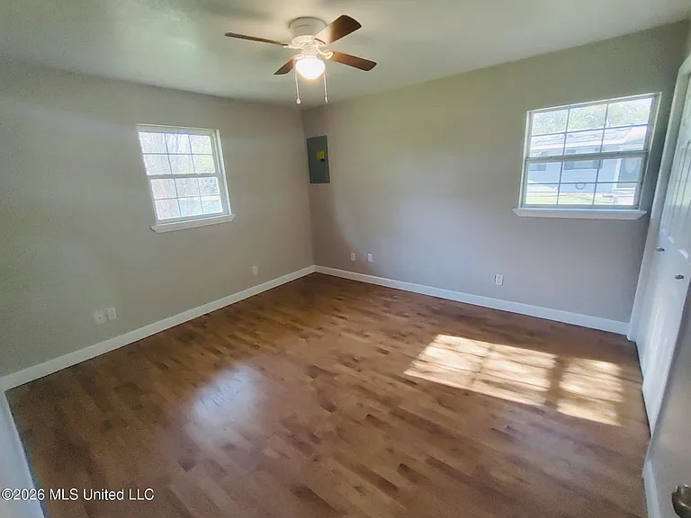 2110 Woodmont St — Photo 9