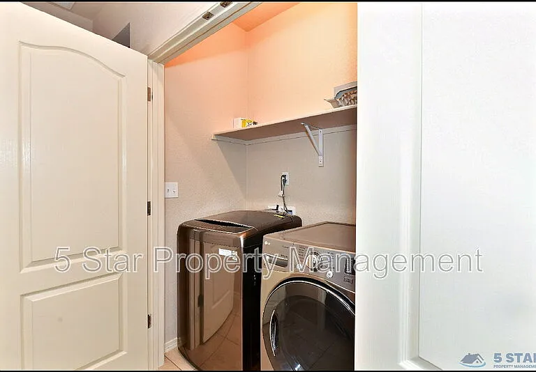1908 William Caples St — Photo 33