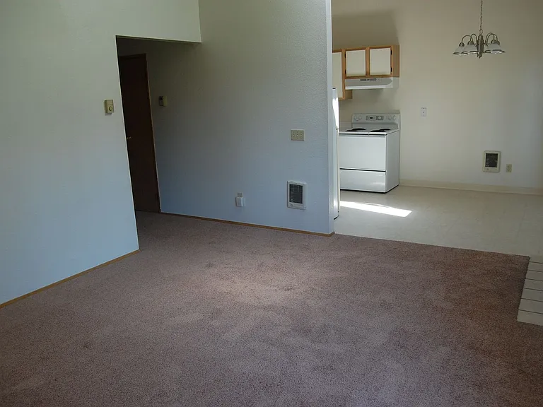 3400 NE 66th Ave — Photo 3