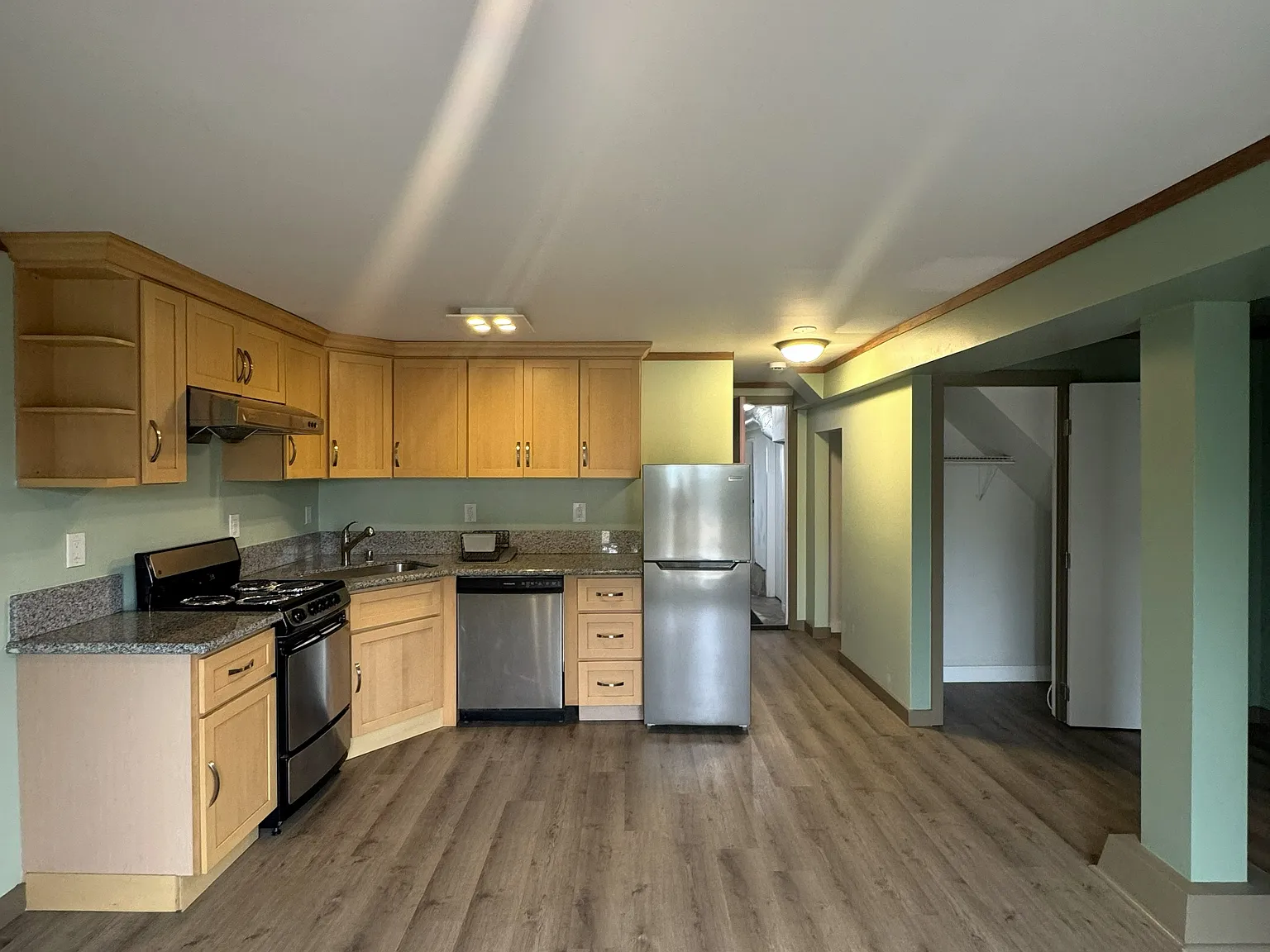 Studio, $2,500 — Photo 2