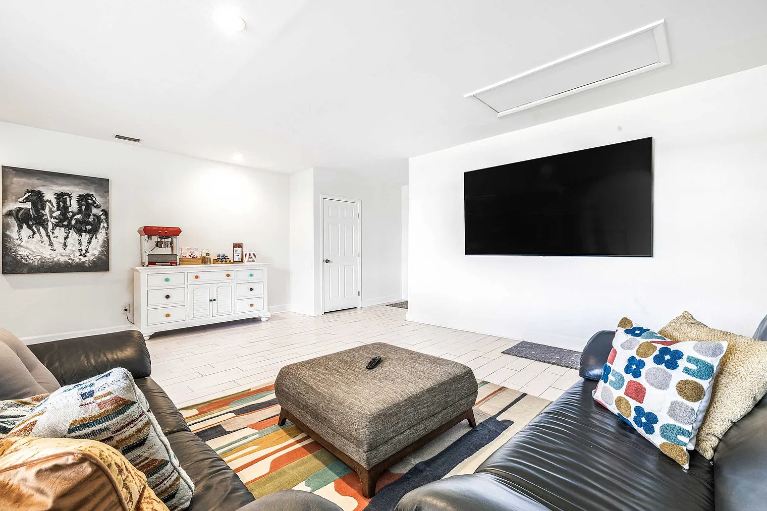 4 bed, 3.0 bath, 2798 sqft, $8,726 — Photo 4
