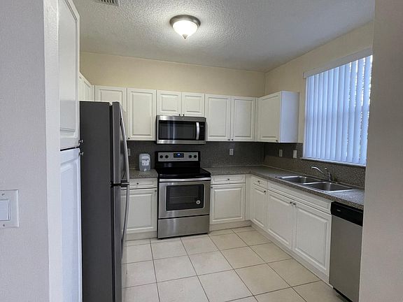 4th image of 122 Riverwalk Cir #122