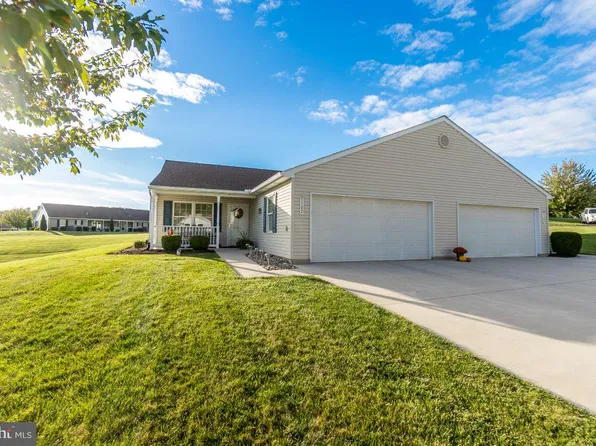 1302 Village Dr, Spring Grove, PA 17362