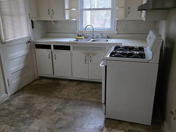 5th image of 1438 Wichita Dr SW