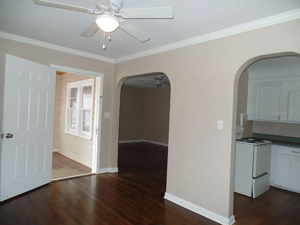 2 bed, 1.0 bath, 800 sqft, $1,595 — Photo 2