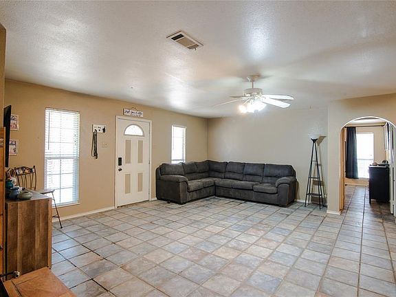 4th image of 13960 Marilyn Ln