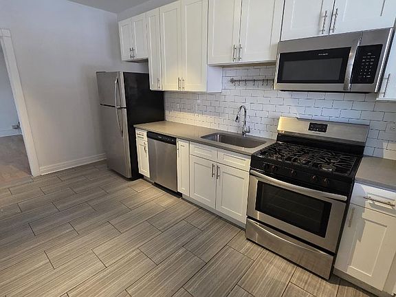 2nd image of 5300 S Blackstone Ave #2a2af941e