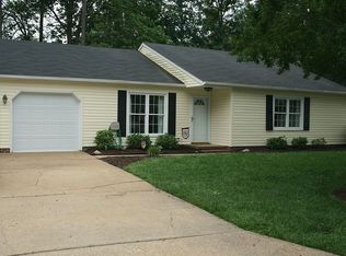 5 Patriot Cir, Newport News, VA 23602