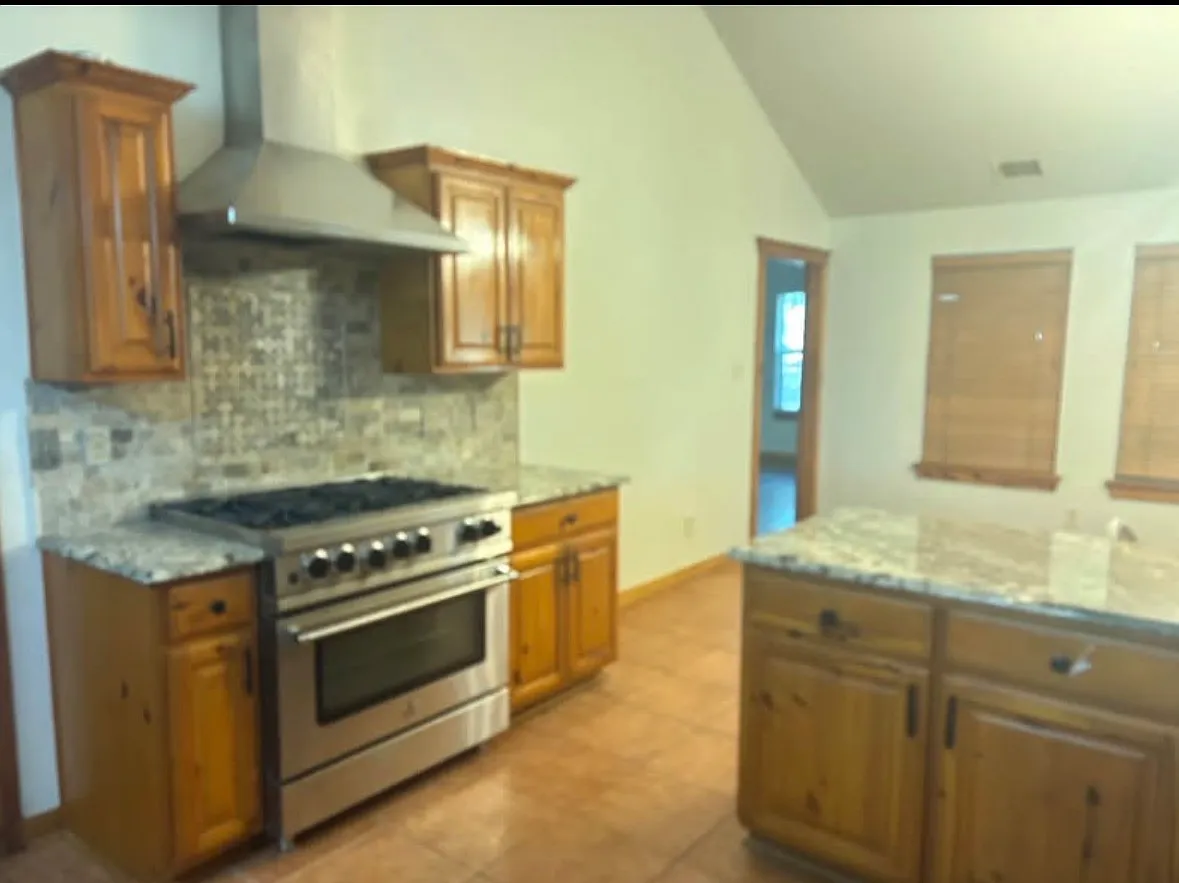 3 bed, 1852 sqft, $2,800 — Photo 3