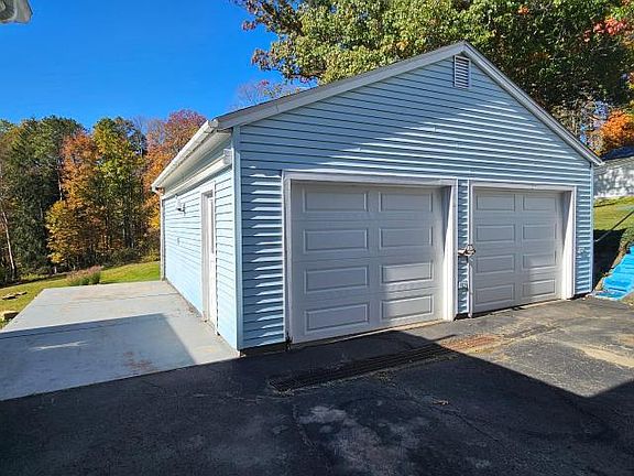 2nd image of 51 Mason Rd #1