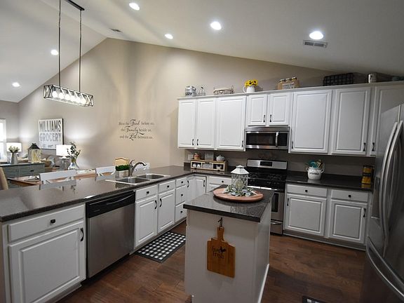 5th image of 395 Devon Chase Hl Unit 3003