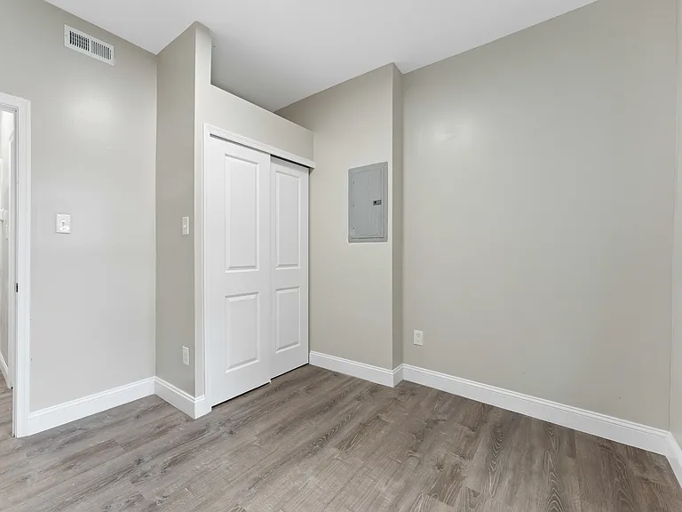 1517 W Westmoreland St — Photo 8