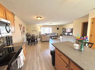 6 City View Ln, Saint Paul, MN 55107
