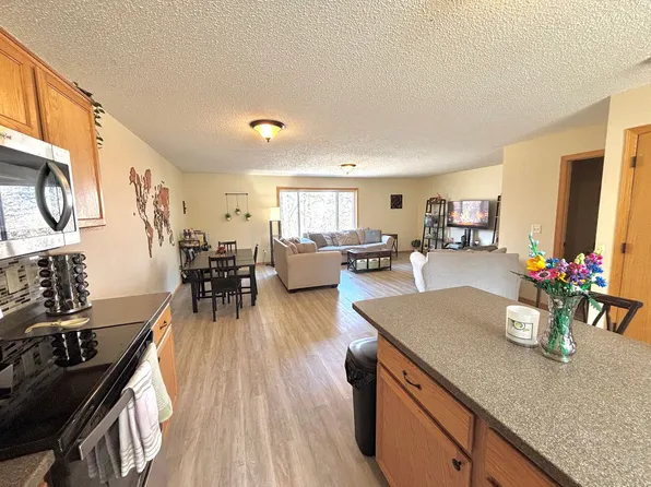 6 City View Ln, Saint Paul, MN 55107