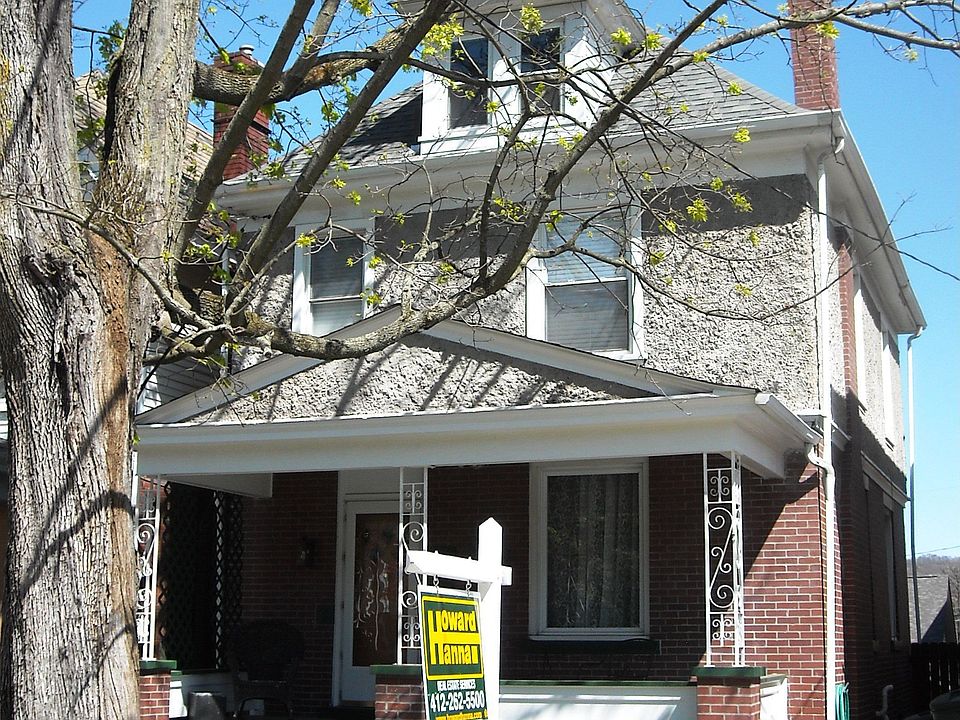 Charming Brick & Stucco Home In the Heart of Coraopolis. 