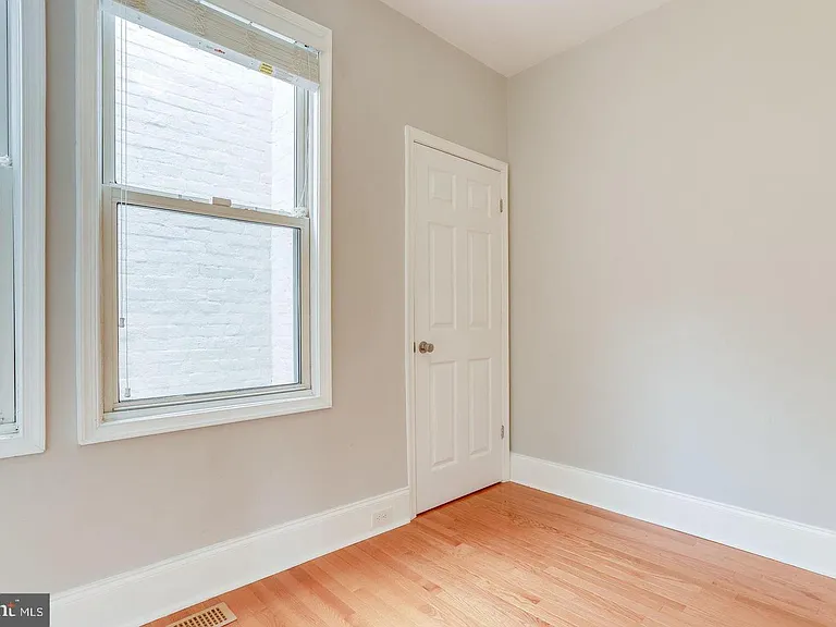 1417 G St NE — Photo 21