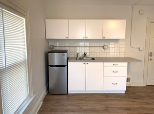 208 3rd St APT 2, Jackson, MI 49201