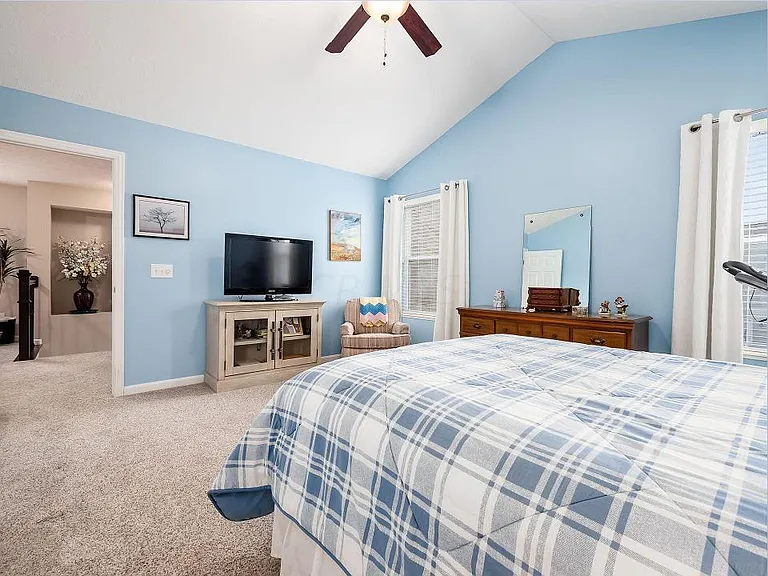 5694 Stearns Rd — Photo 24