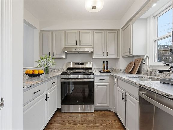 4th image of 547 Washington St APT B14