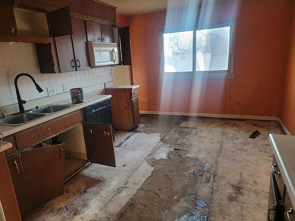 2nd image of 1217 N Sunset Dr