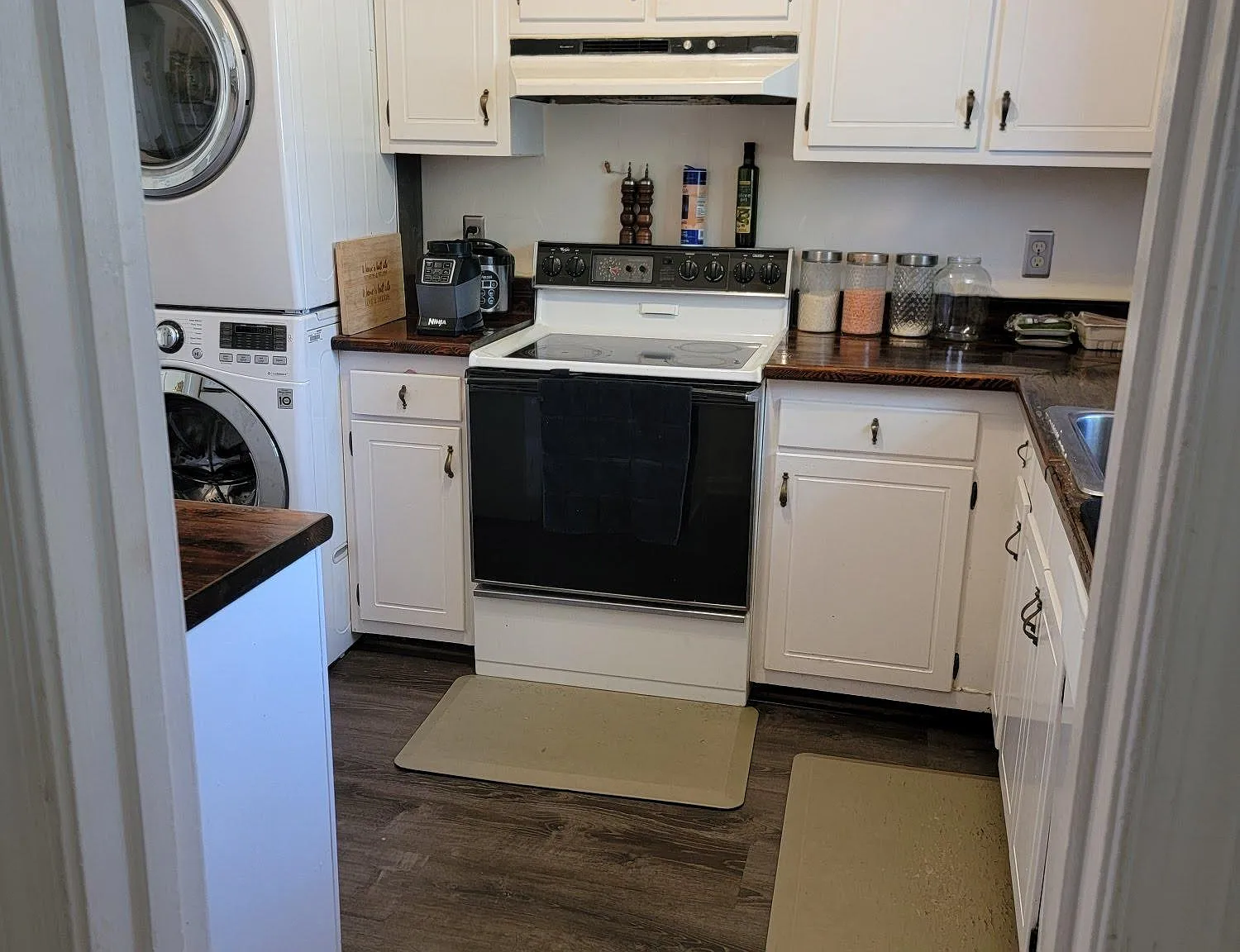 2 bed, 1.5 bath, 1162 sqft, $2,200 — Photo 1