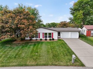212 McKnight Rd, Fairview Heights, IL 62208
