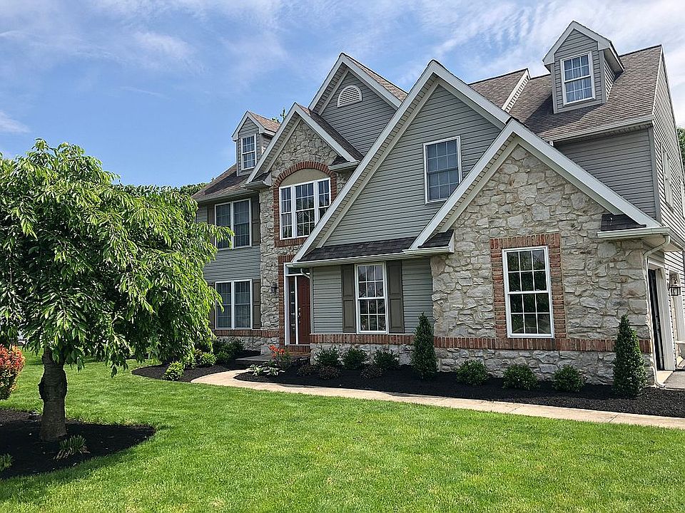 2nd image of 17 Buckingham Ln