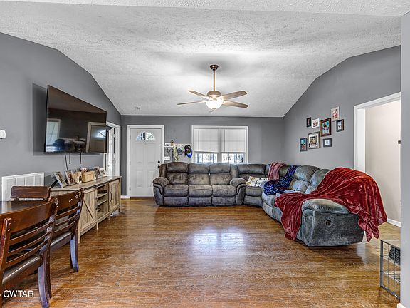 5th image of 392 Howley Ln