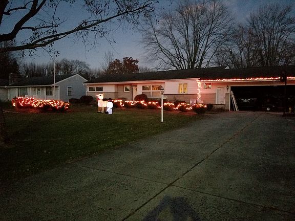 2nd image of 734 Forest Lawn Dr