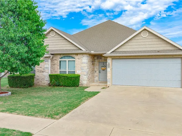 382 N Drewrys Bluff Dr, Fayetteville, AR 72704