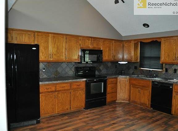 12x13 Eat in kitchen