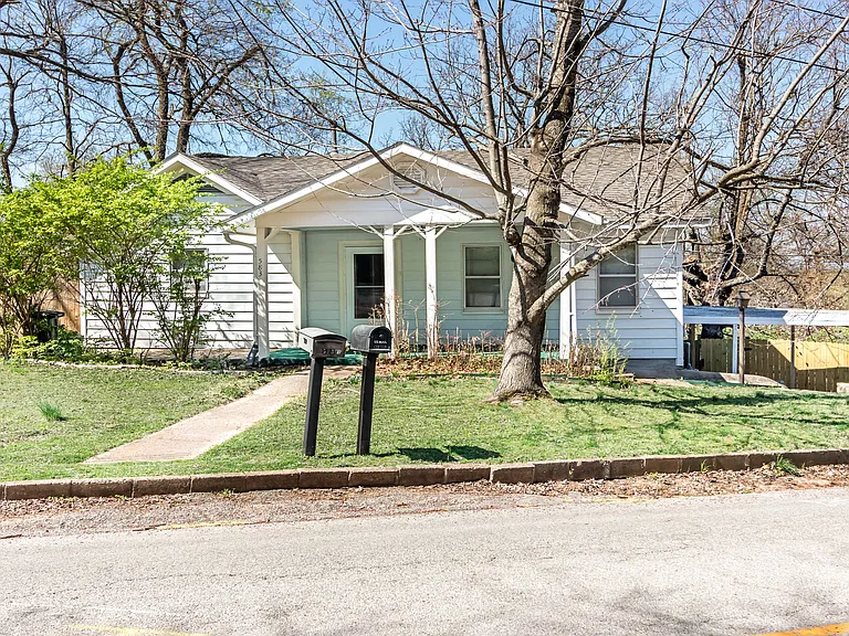583 N Assembly Dr #2 — Photo 1