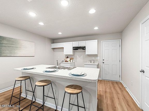 4th image of 2117 W 41ST Street