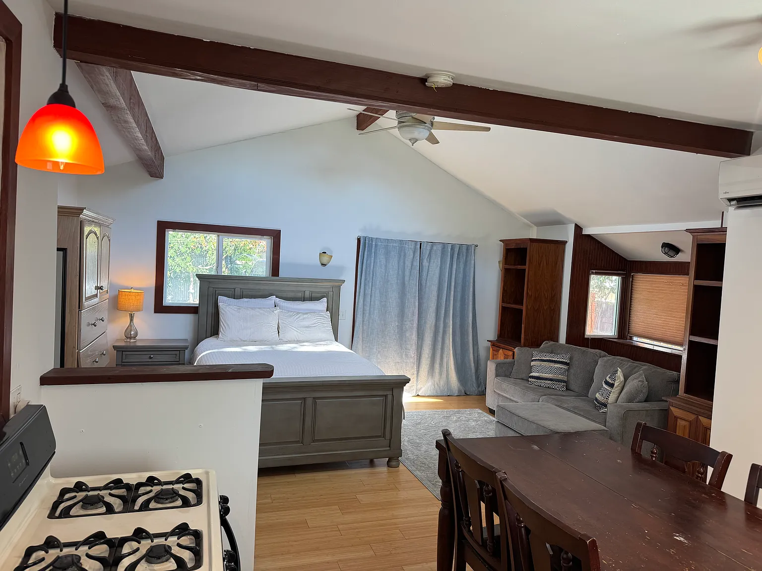 Studio, 450 sqft, $2,300 — Photo 2