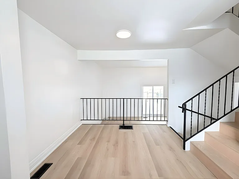 195 Mohawk St — Photo 9