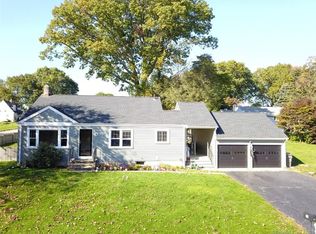 29 Pleasant St, Trumbull, CT 06611