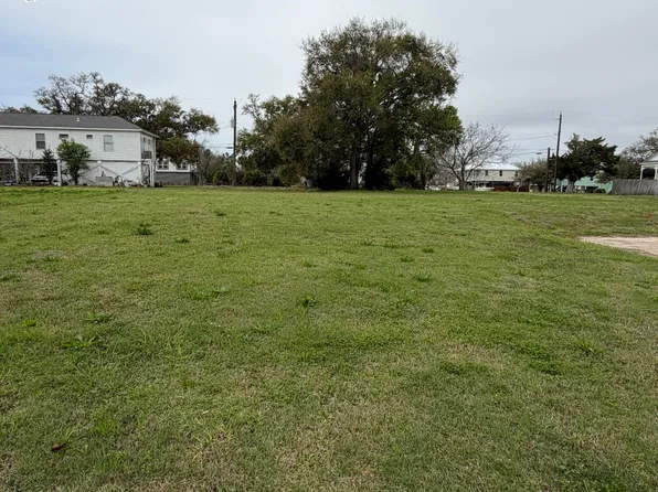 145 Crawford St, Biloxi, MS 39530