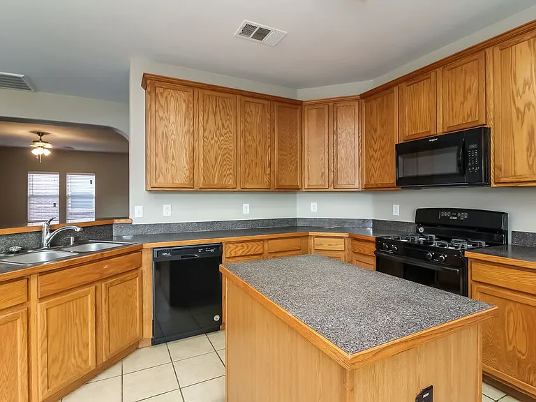 1204 Seneca Pl — Photo 6
