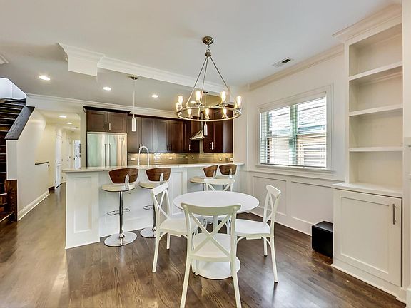 5th image of 1033 W Newport Ave #3
