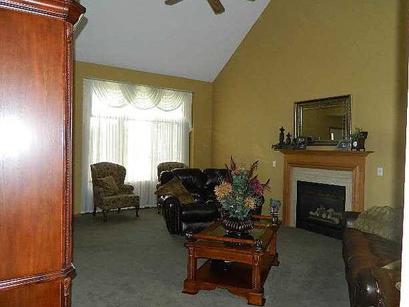 2nd image of 785 Regents Park Dr