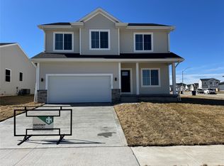 1153 Foxglove Rd, Pella, IA 50219